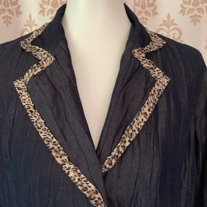 Chico’s denim look crinkle blazer with leopard print trim S